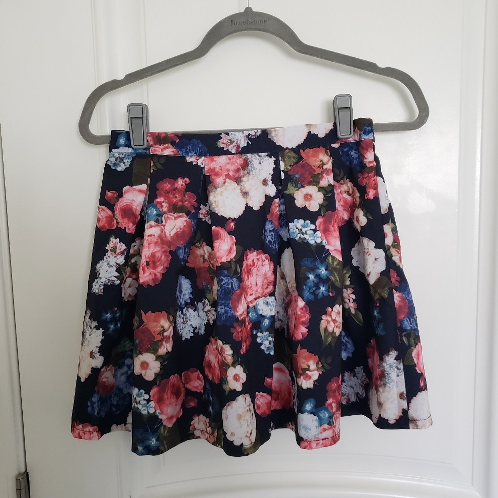 Sans Souci Pleated Floral Skirt